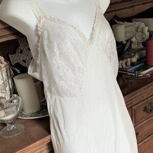 Vintage Kickernick Lingerie Lacy Gown - Very Pretty